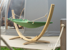 Zestaw: jednoosobowy hamak z drążkiem i drewniany stelaż, Breve hamak + stojak